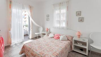 4 habitaciones, tabla de planchar con plancha y ropa de cama