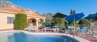 PORTILET - Ferienhaus mit privaten Pool in Barx.