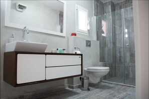 Apartment, 2 Schlafzimmer, eingeschränkter Meerblick | Badezimmer