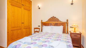 3 bedrooms, iron/ironing board, free WiFi, bed sheets