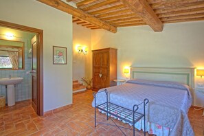 3 bedrooms, travel crib, free WiFi