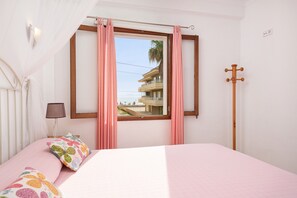 3 bedrooms, iron/ironing board, free WiFi, bed sheets - CAN MIQUELET - Apartment with sea views in PORT D'ALCUDIA. Free WiFi (Port d´Alcudia)