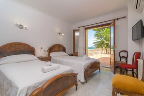 4 chambres, fer et planche à repasser, Wi-Fi gratuit, draps fournis