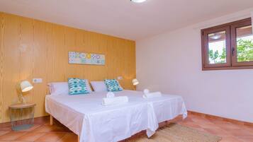 2 slaapkamers, een strijkplank/strijkijzer, gratis wifi, beddengoed