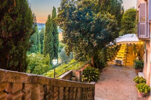 Outdoor dining - Lovely apartment for 4 guests with A/C, pool, WIFI (Montegufoni)