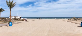 TALLAROL - Sunny apartment with furnished balcony on the second line to the beach.