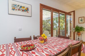 Dining - ES JAÇ - Villa with terrace in Cala s'Almonia with free Wi-Fi (Cala Llombards)