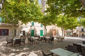 Outdoor dining - SON ROSSINYOL  - Beautiful country house with above ground pool in rural and quiet area. F (Llubí)