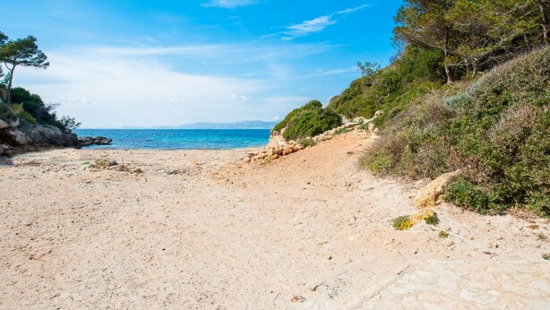 A sandy beach with a clear blue sky and calm sea. - CAN FERRO - Villa with private pool in Cala Blava. Free WiFi (Llucmajor)