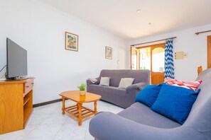 TV, DVD player - CAN PARRITA - Chalet with terrace and free Wi-Fi in s'Estanyol de Mitjorn (S'Estanyol de MItjorn)