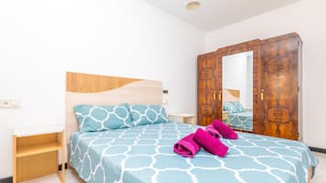 3 slaapkamers, een strijkplank/strijkijzer, gratis wifi, beddengoed