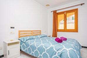 3 chambres, fer et planche à repasser, Wi-Fi gratuit, draps fournis