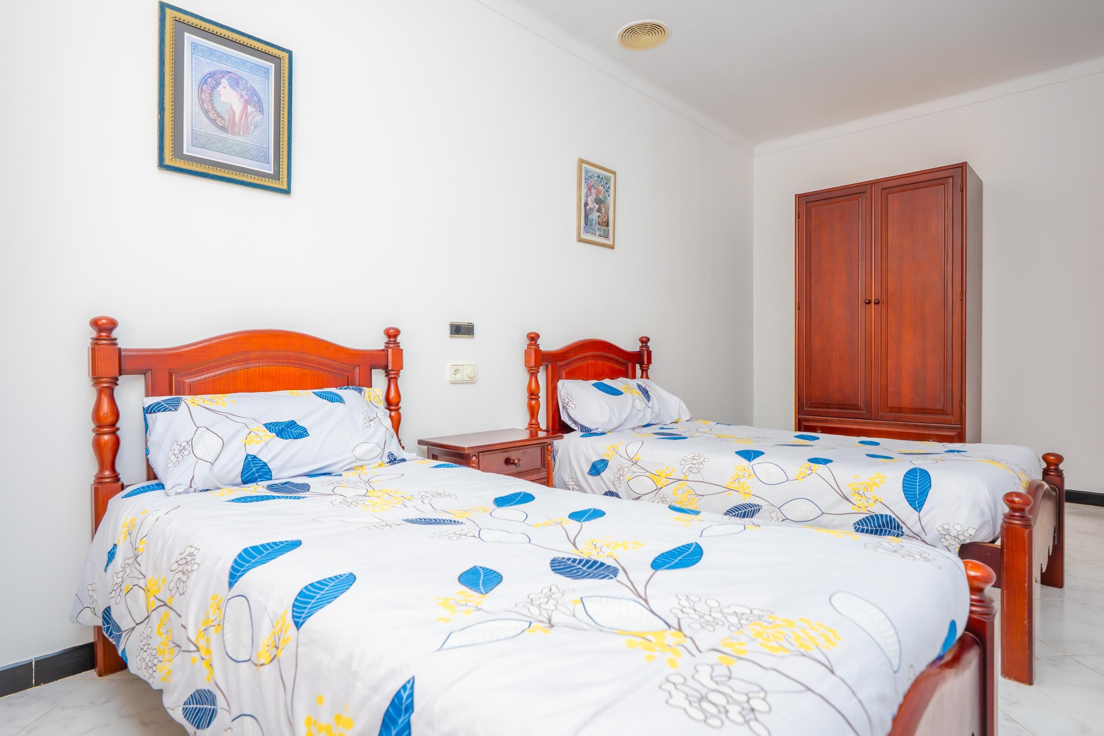 3 bedrooms, iron/ironing board, free WiFi, bed sheets