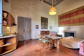 2 Schlafzimmer, Reisekinderbett, kostenloses WLAN