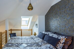 1 bedroom, iron/ironing board, WiFi, bed sheets - Beautiful Luxury and Quiet Loft in Central Prague (Praha 3)