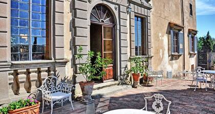 Montegufoni 1b - Apartment with swimming pool