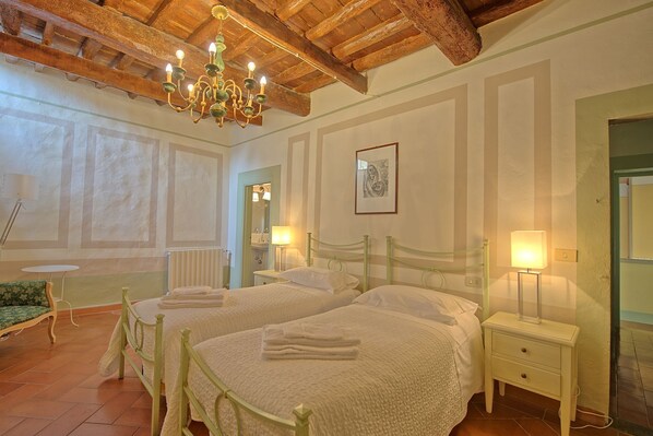 2 Schlafzimmer, Reisekinderbett, kostenloses WLAN