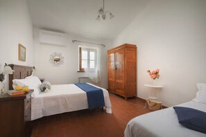 12 bedrooms, iron/ironing board, travel cot, free WiFi