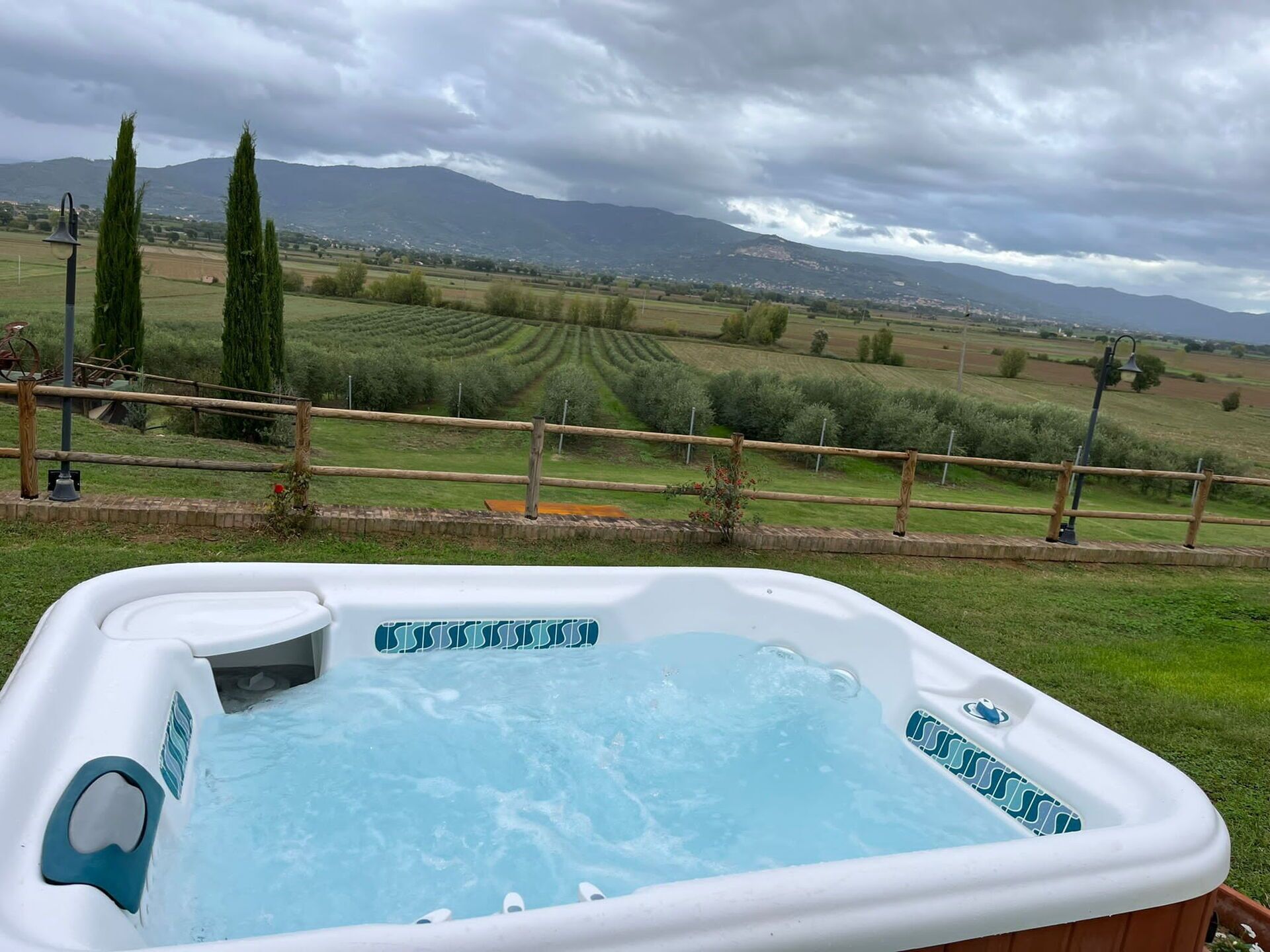Outdoor spa tub