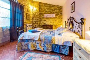 12 Schlafzimmer, Bügeleisen/Bügelbrett, Reisekinderbett
