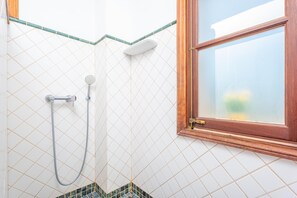 تجهيزات دش، مجففات شعر، مناشف