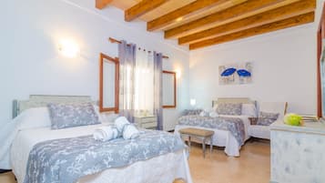 3 slaapkamers, een strijkplank/strijkijzer, gratis wifi, beddengoed