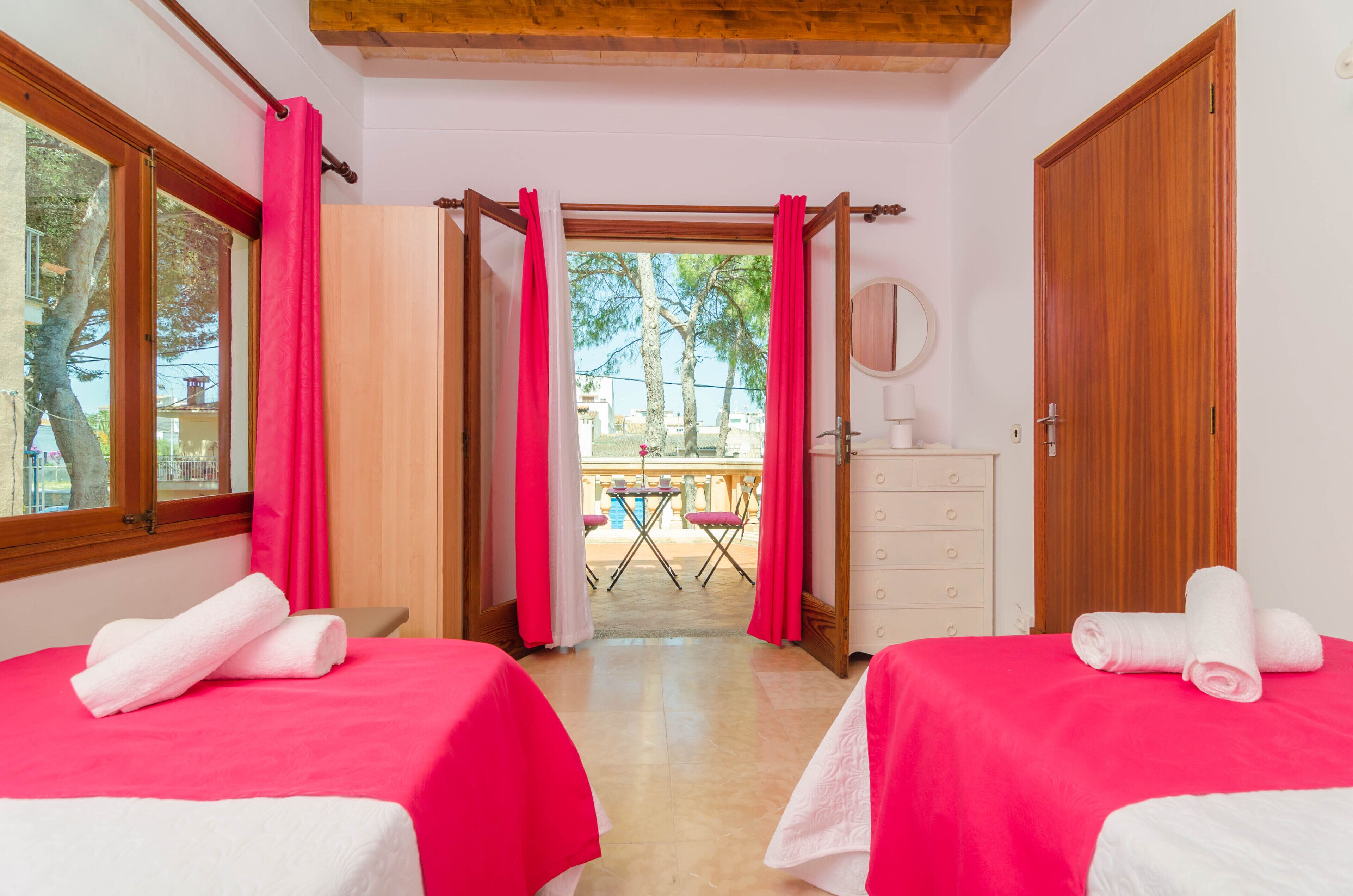 3 bedrooms, iron/ironing board, free WiFi, bed sheets