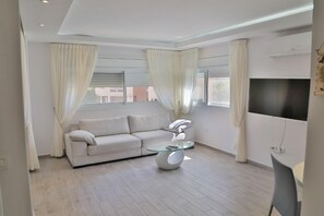Studio Suite, Sea View | Living area