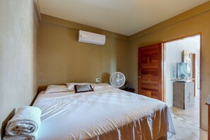 2 bedrooms, iron/ironing board, free internet, bed sheets - Upper-Level Resort Gem with Great Views, WiFi, AC, Shared Pool & Rooftop Deck (Caye Caulker)