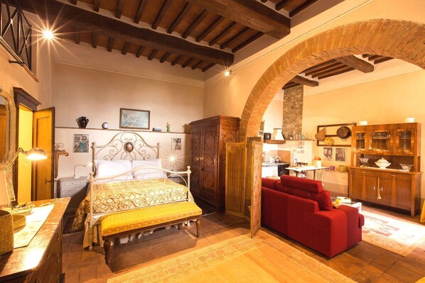 1 bedroom, iron/ironing board, free WiFi