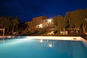 Pool - Stunning private villa with hot tub, private pool, WIFI, A/C and panoramic view, close to Cortona (Fratticciola)