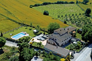 Exterior - Stunning private villa with hot tub, private pool, WIFI, A/C and panoramic view, close to Cortona (Fratticciola)