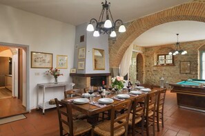 Dining - Beautiful private villa with hot tub, A/C, WIFI, private pool and panoramic view, close to Cortona (Fratticciola)