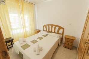 3 bedrooms, iron/ironing board, bed sheets