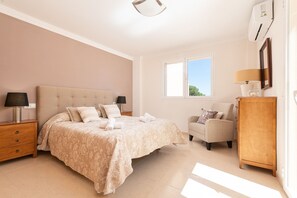 4 habitaciones, tabla de planchar con plancha y wifi gratis