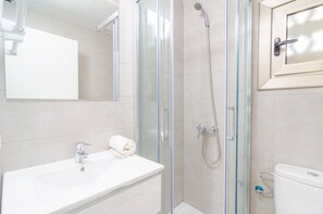 Shower, towels