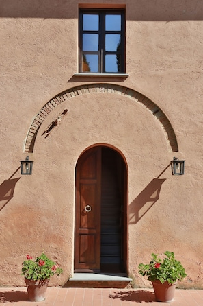 Stunning building facade with an arched doorway and lanterns.