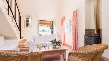 Fernseher, DVD-Player, Bücher