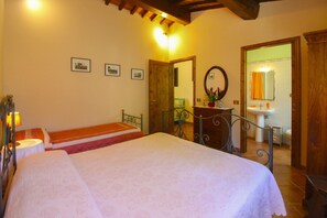 1 bedroom, iron/ironing board, WiFi (free), bed sheets - Lovely apartment for 3 guests with private pool, WIFI and pets allowed (Terranuova Bracciolini)