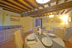 Interior - Lovely apartment for 4 guests with pool, WIFI (Montegufoni)