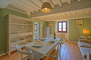 Dining - Beautiful apartment for 2 guests with pool, WIFI and panoramic view (Montegufoni)