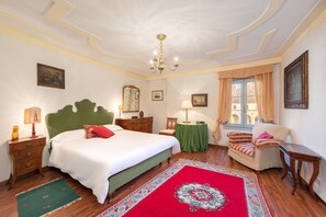 4 Schlafzimmer, Schreibtisch, Reisekinderbett, kostenloses WLAN