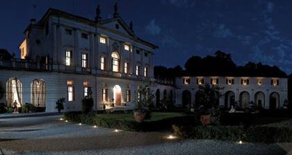 Beautiful private villa for 8 guests with private pool, WIFI, A/C, TV, patio and panoramic view