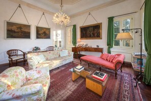 Télévision, lecteur de DVD, chaîne hi-fi