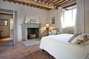 5 bedrooms, iron/ironing board, travel cot, free WiFi - Wonderful private villa with A/C, private pool, WIFI, TV, terrace and panoramic view, close to L... (Capannori)