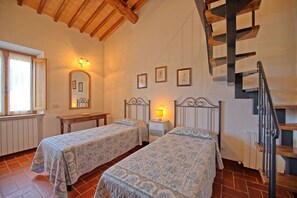 2 bedrooms, travel cot, free WiFi