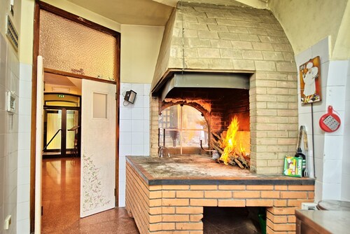 Private Villa with WIFI, private pool, TV, balcony, pets allowed, panoramic view, close to Arezzo