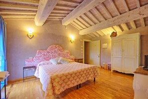 7 camere, culla da viaggio, Wi-Fi gratuito