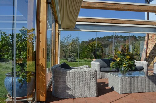 Beautiful private villa with private pool, A/C, WIFI, TV, patio, pets allowed and panoramic view