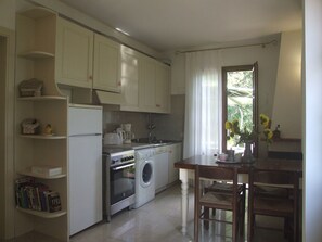 Kühlschrank, Ofen, Herdplatte, Geschirrspüler